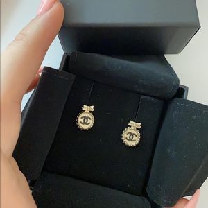 Chanel Enamel CC Ribbon Earrings Black Gold